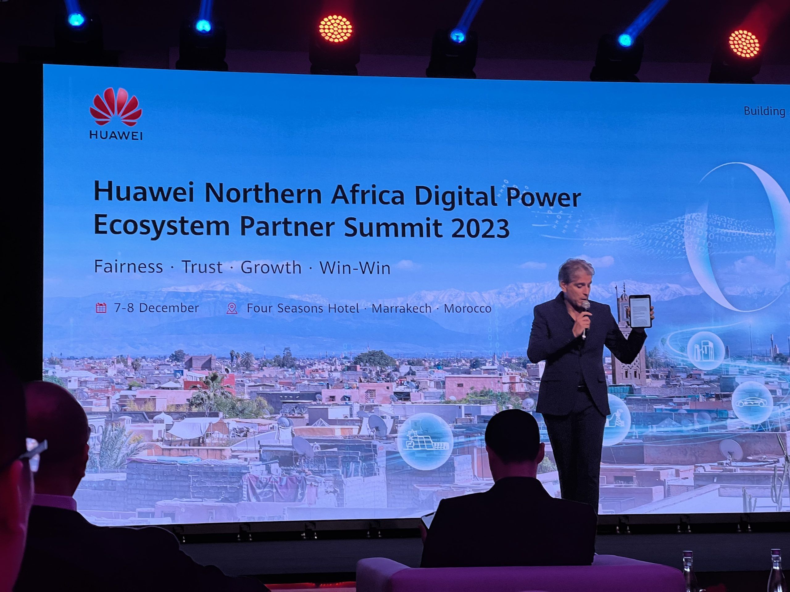 Hamza Krir, CCO of Senwan Group, proudly holds the “Excellent Partner Award 2023” plaque at the Huawei Northern Africa Digital Power Ecosystem Partner Summit 2023, surrounded by industry representatives and digital conference displays, highlighting innovation and collaboration in the digital power sector.