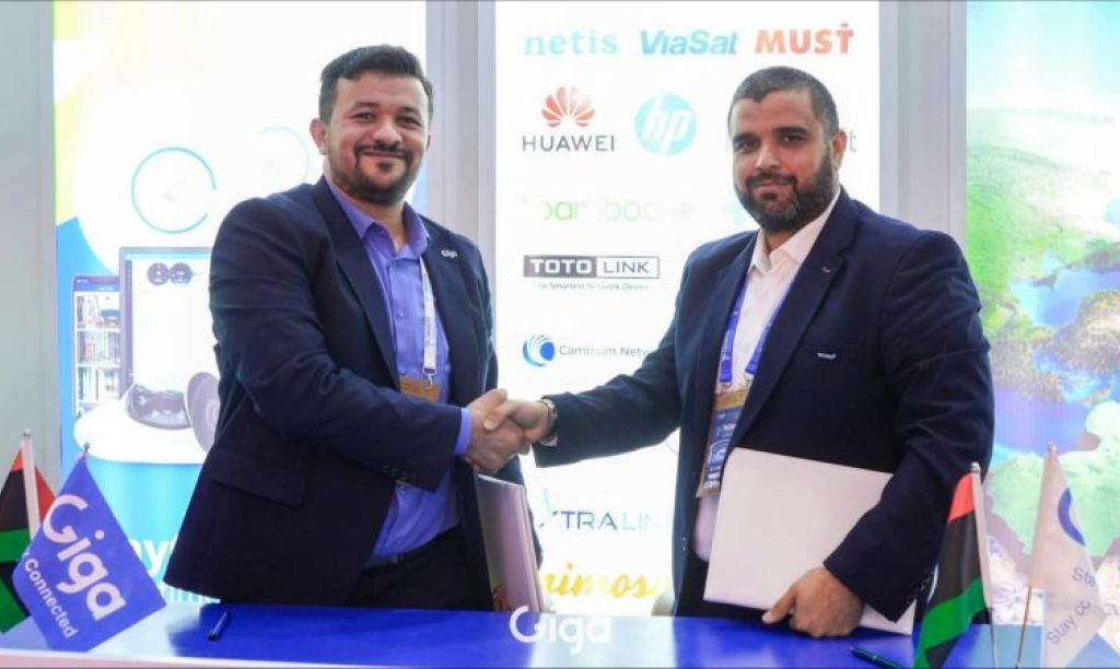 Alt text for the image: Representatives from Senwan Group and Giga Ltd signing the MOU during the Taqnya Expo 2023, surrounded by a backdrop of technology and innovation displays, symbolizing a historic partnership in the telecommunications industry.